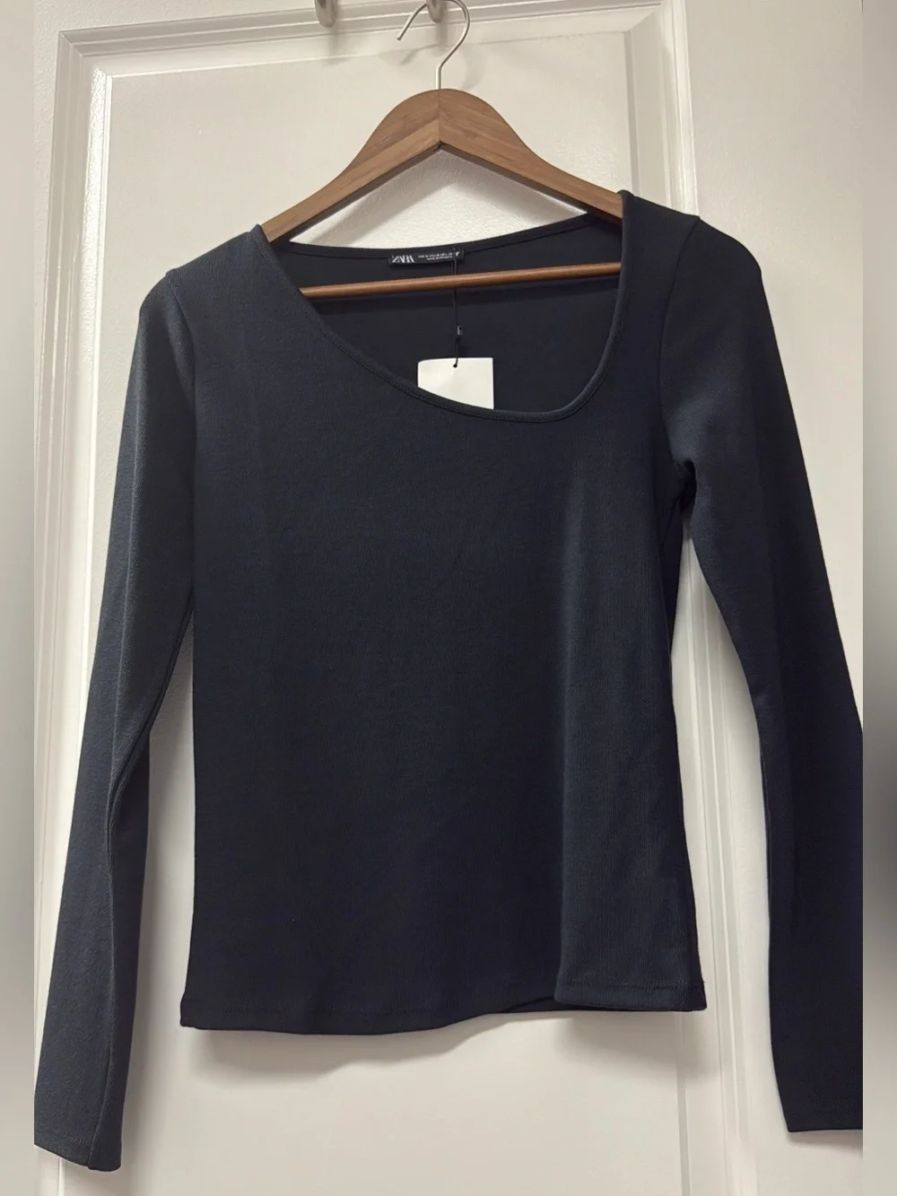 Zara Black/Grayish Long-Sleeve Scoop Neck Tee